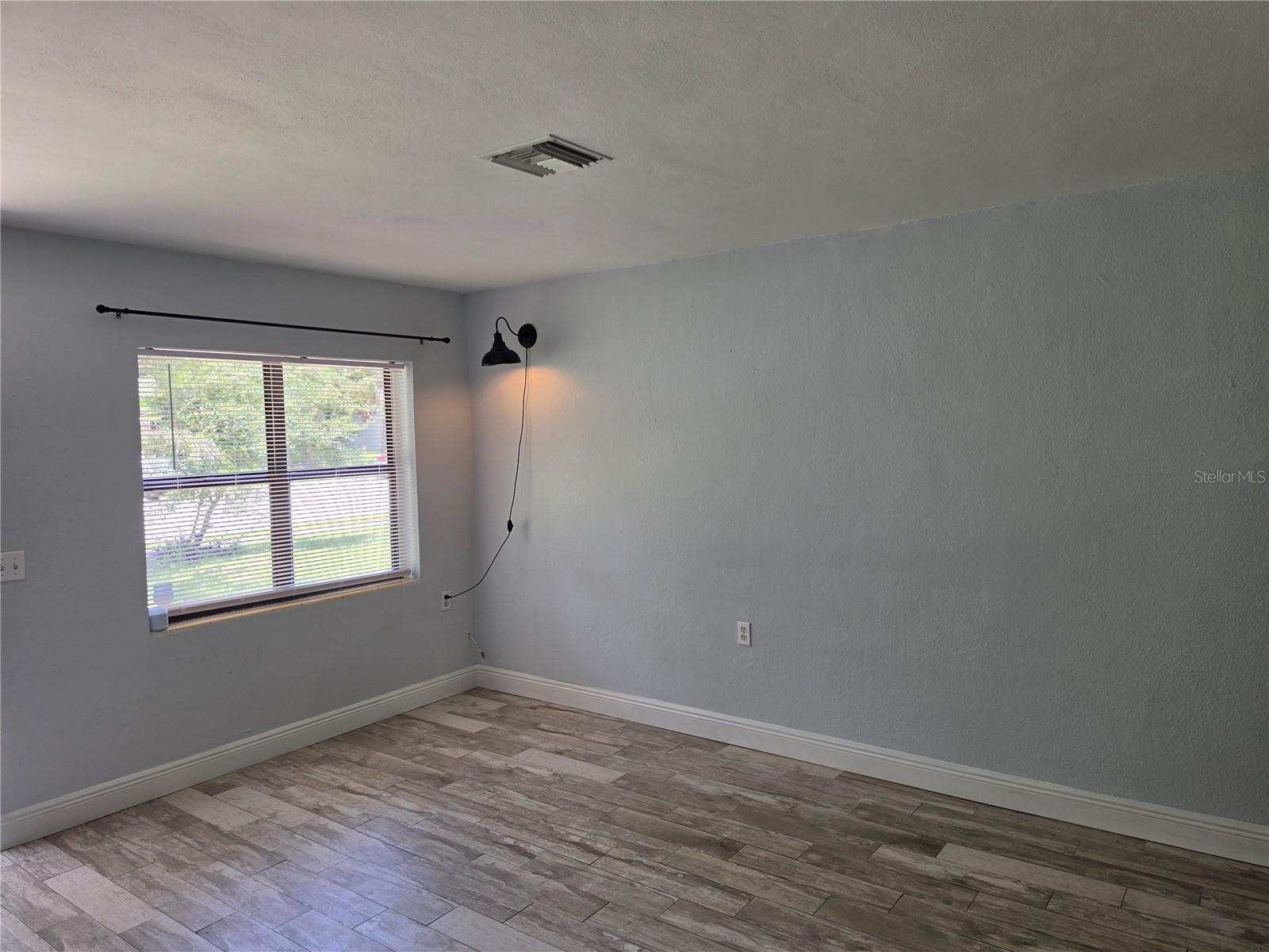 2205 1/2 S PARK AVE — photo 3
