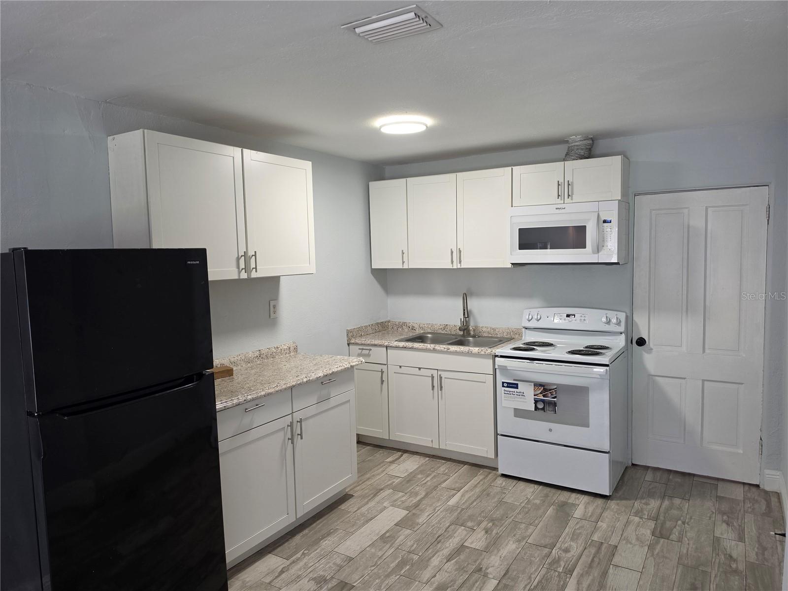 2205 1/2 S PARK AVE — photo 10