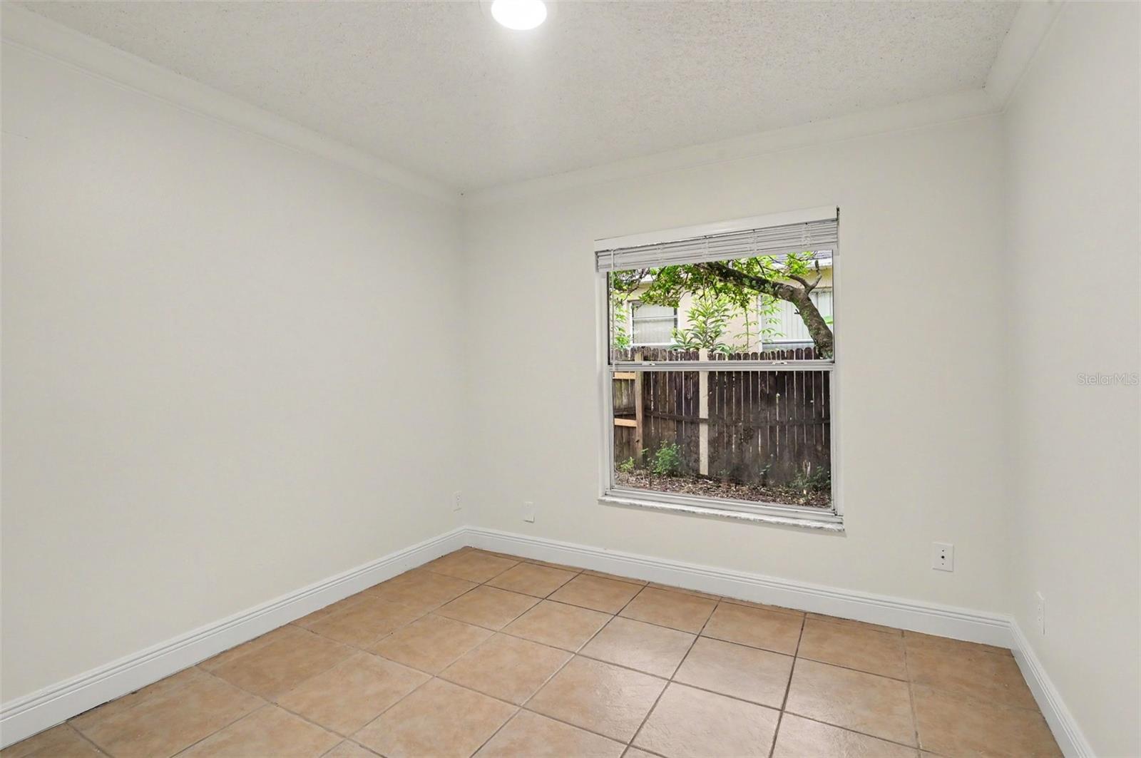 989 LITTLE CREEK RD — photo 9