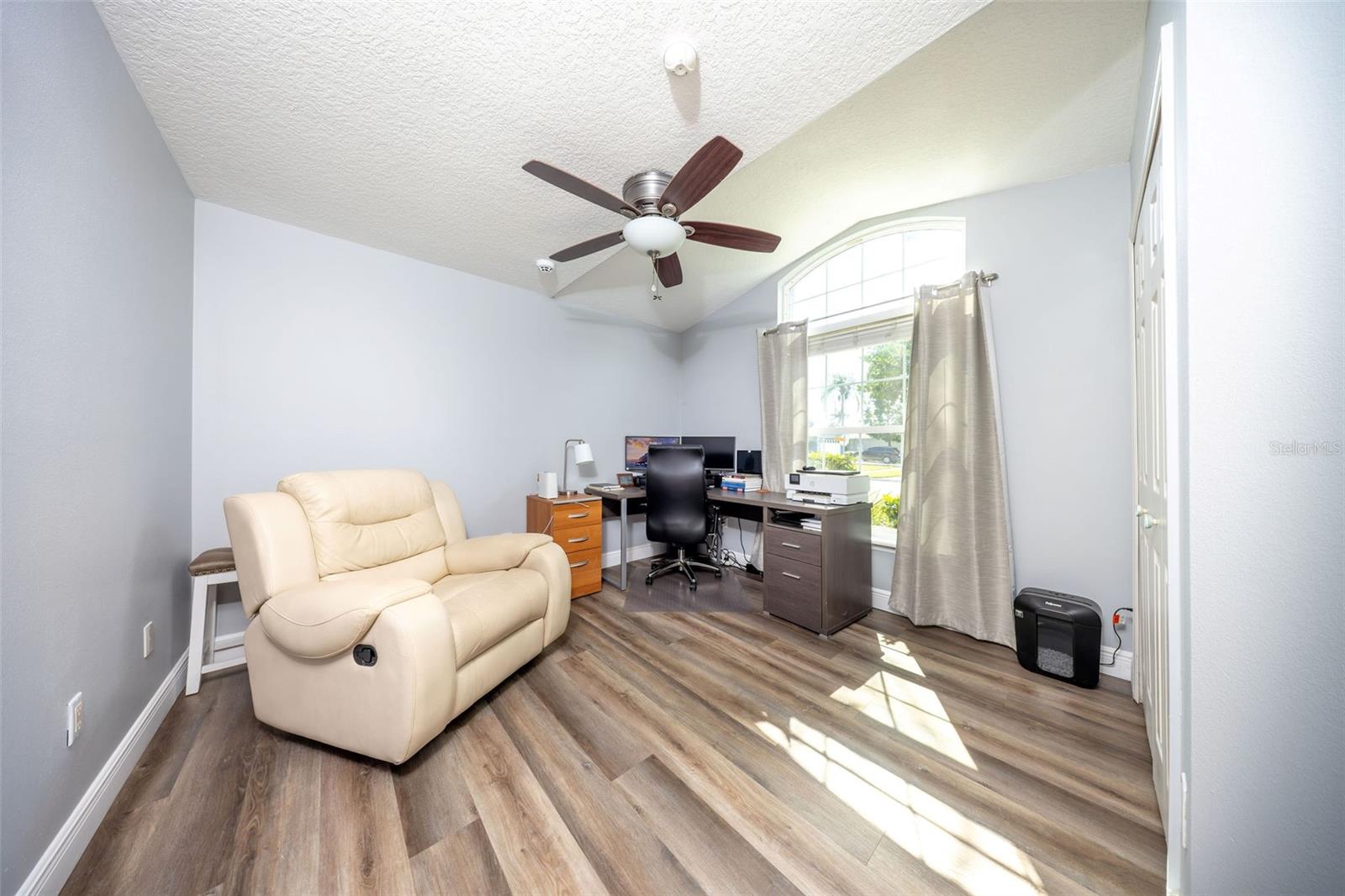 138 BRIGHTVIEW DR — photo 10