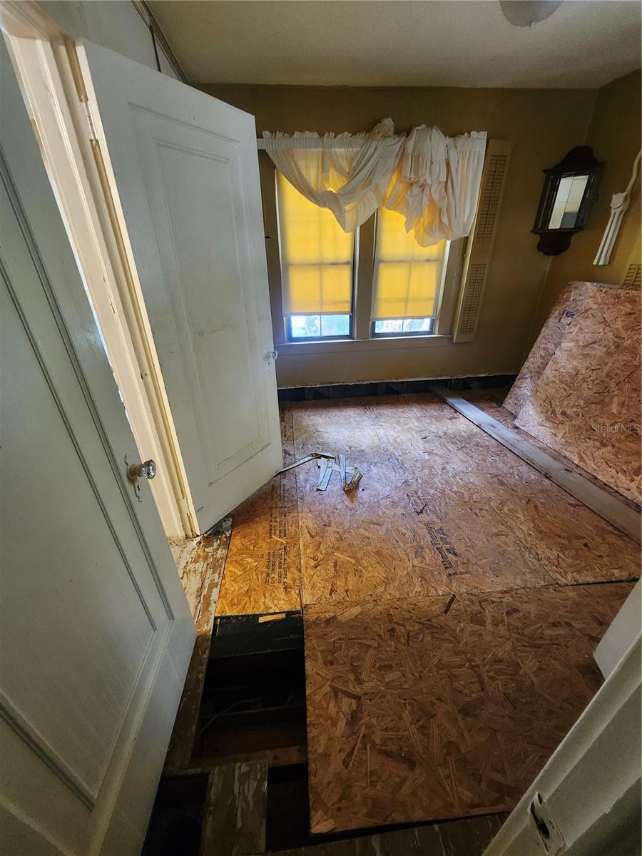 610 TANGLEWOOD ST — photo 11