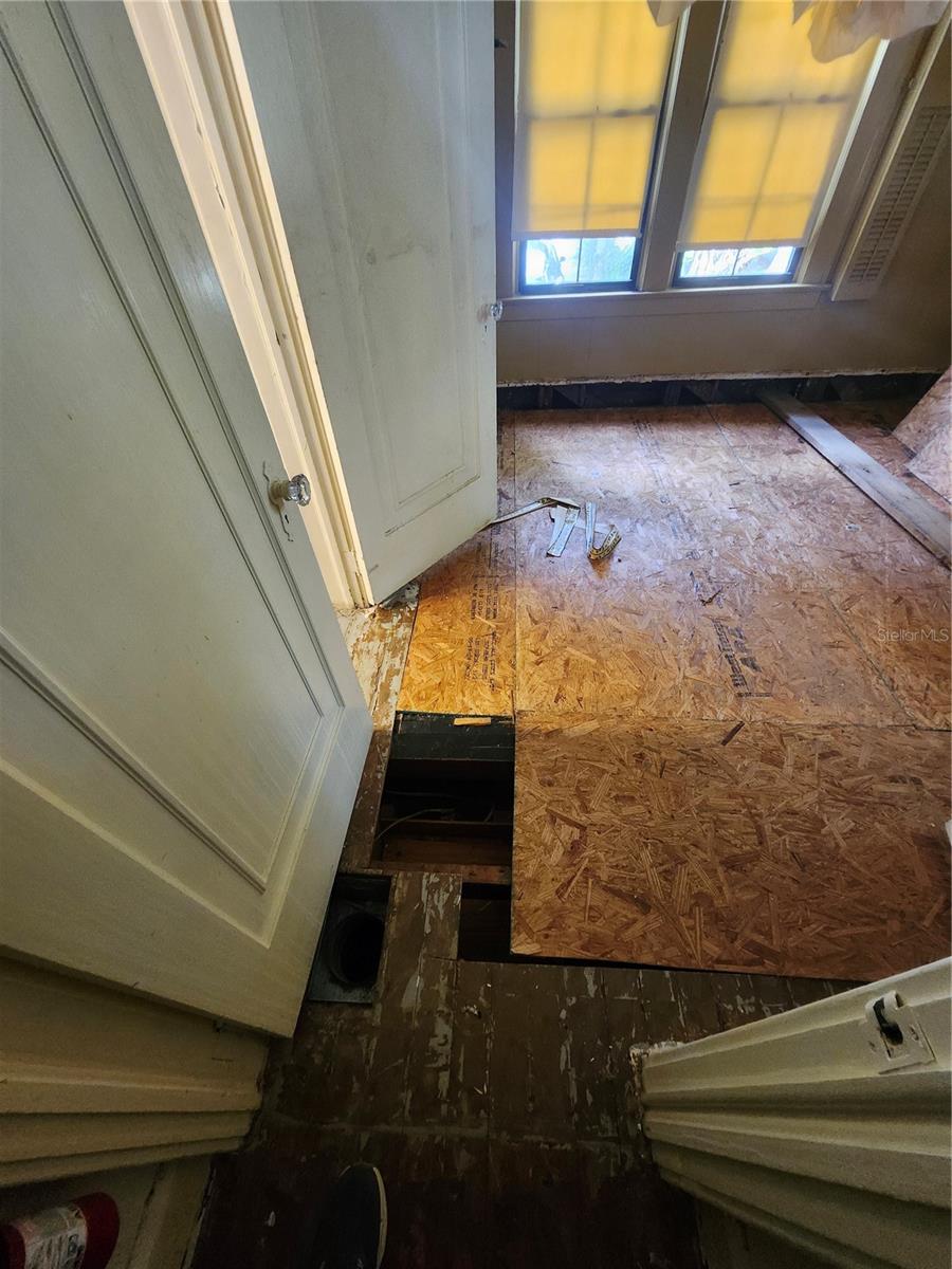 610 TANGLEWOOD ST — photo 12