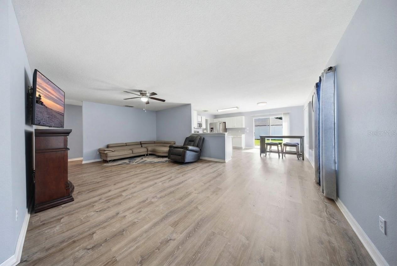 2505 BULLION LOOP — photo 5