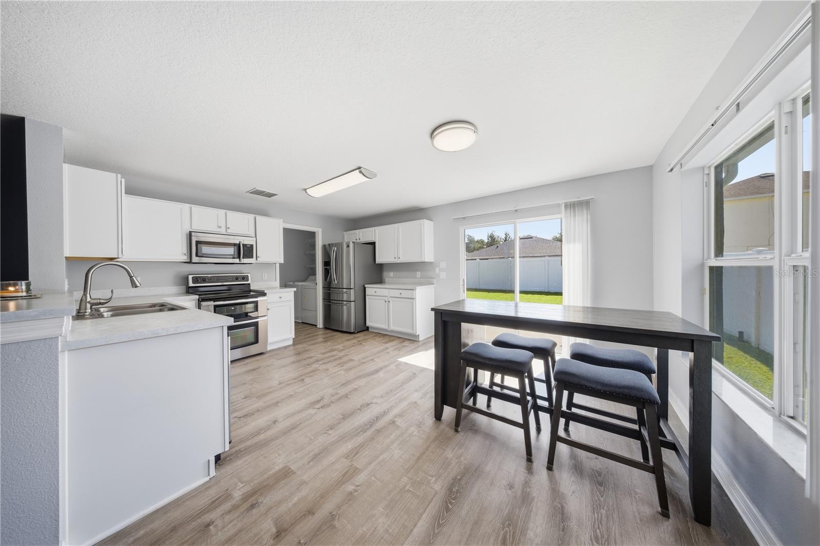 2505 BULLION LOOP — photo 9