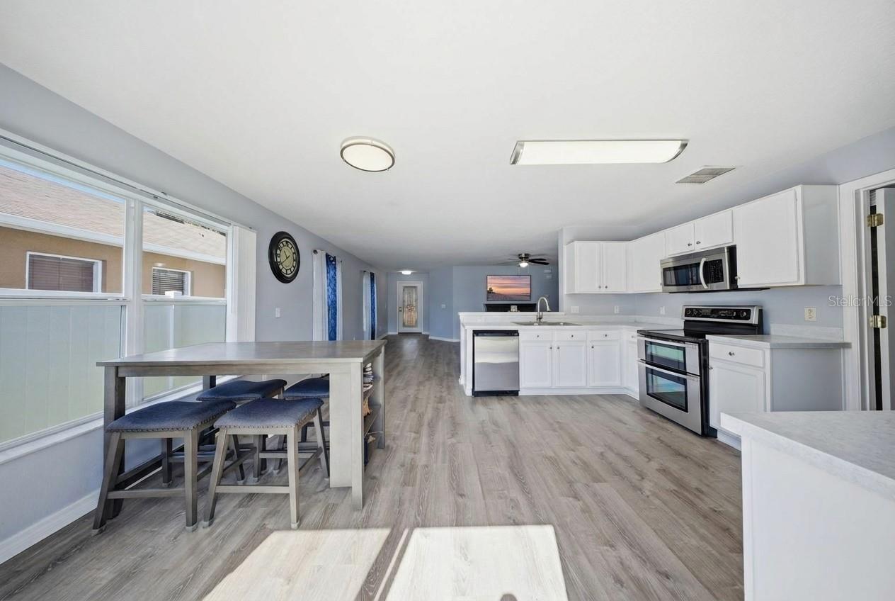 2505 BULLION LOOP — photo 10