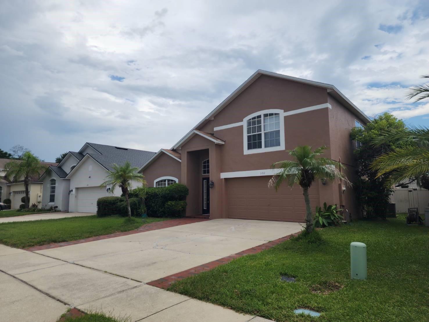 302 CLYDESDALE CIR — photo 2