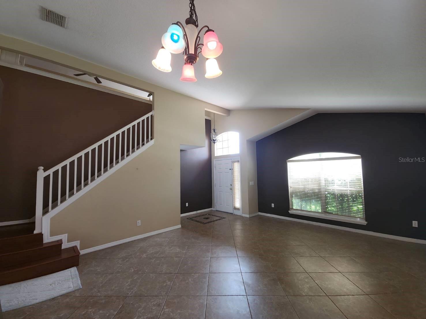302 CLYDESDALE CIR — photo 3