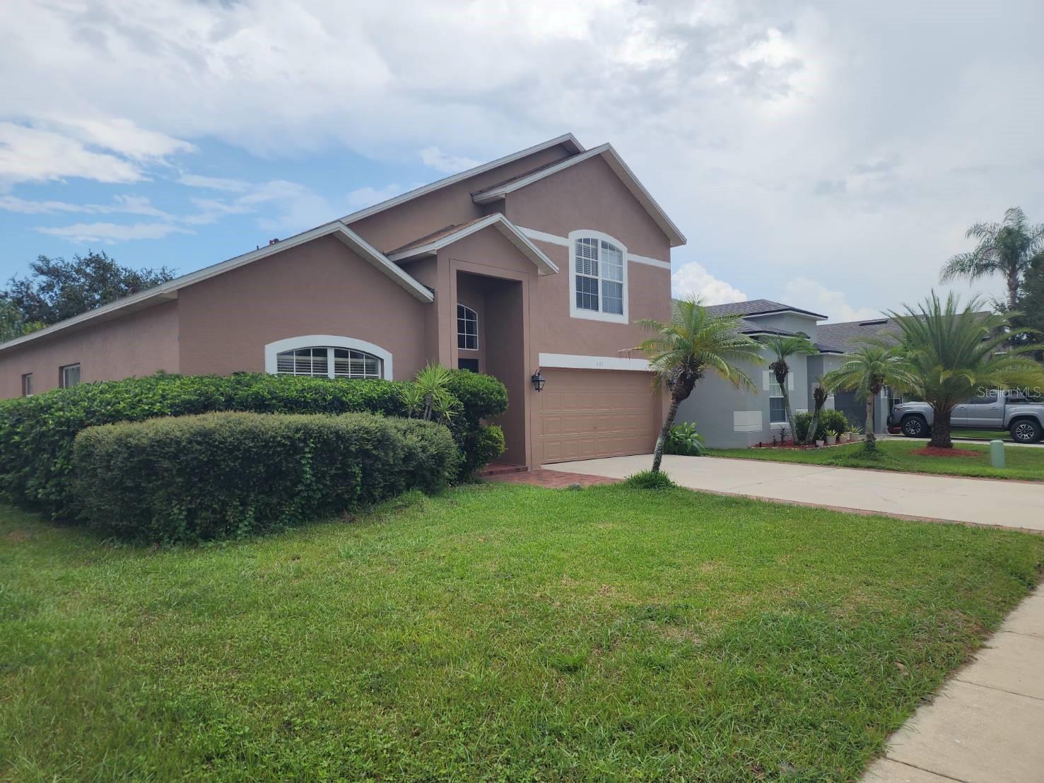 302 CLYDESDALE CIR — photo 4