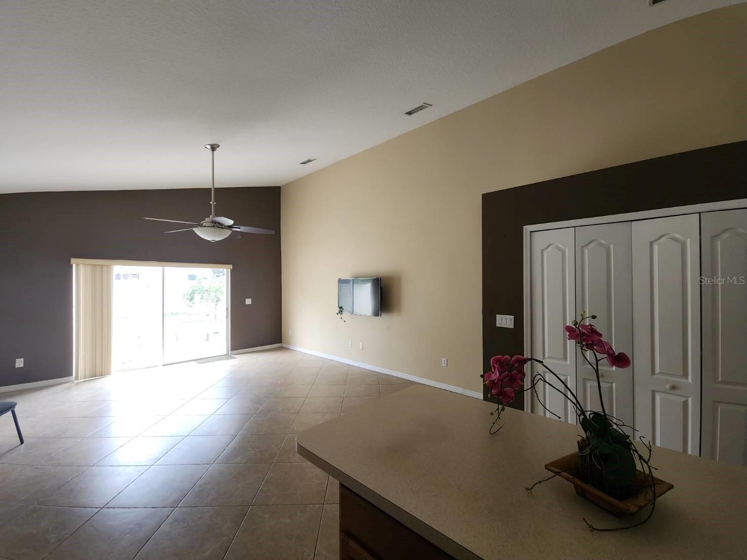 302 CLYDESDALE CIR — photo 6