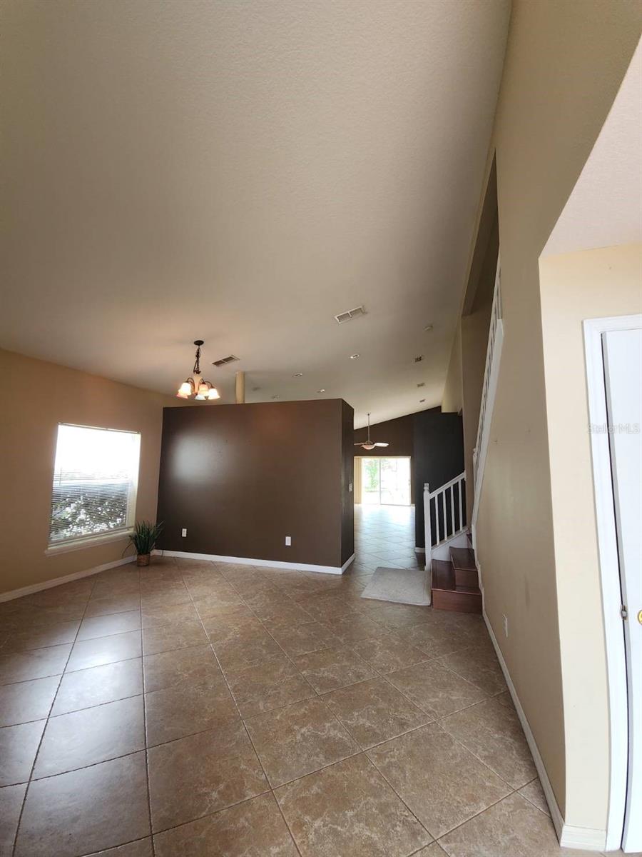 302 CLYDESDALE CIR — photo 7