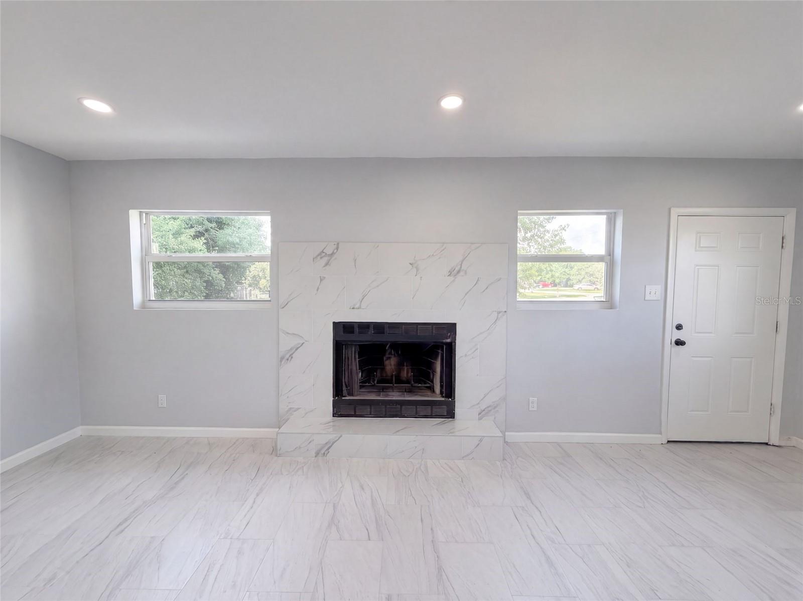 2096 W ATMORE CIR — photo 8