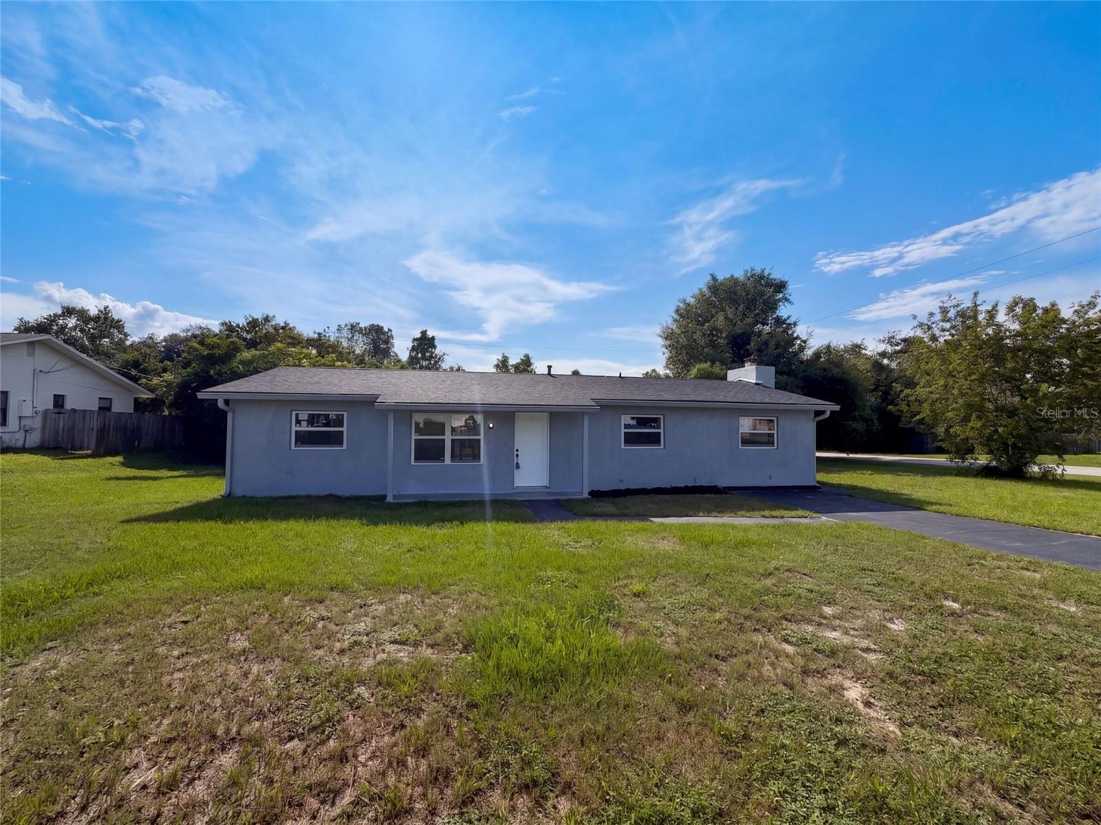 2096 W ATMORE CIR