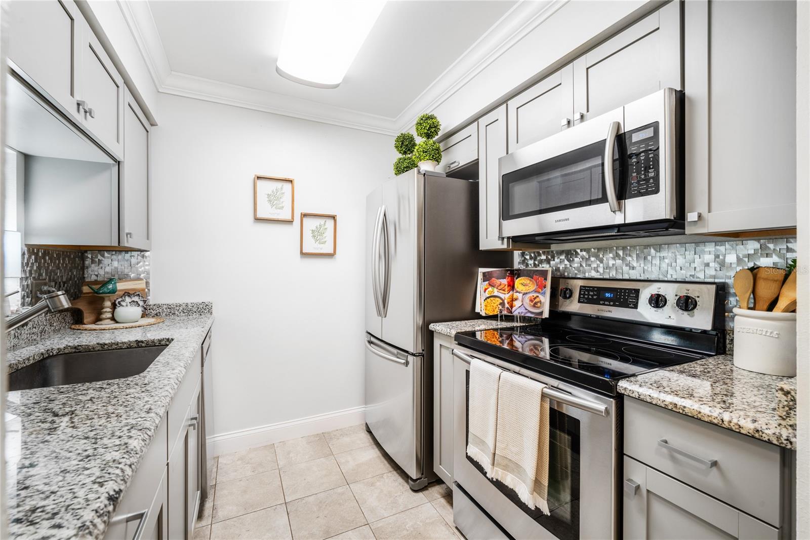 304 NORTHLAKE DR — photo 3