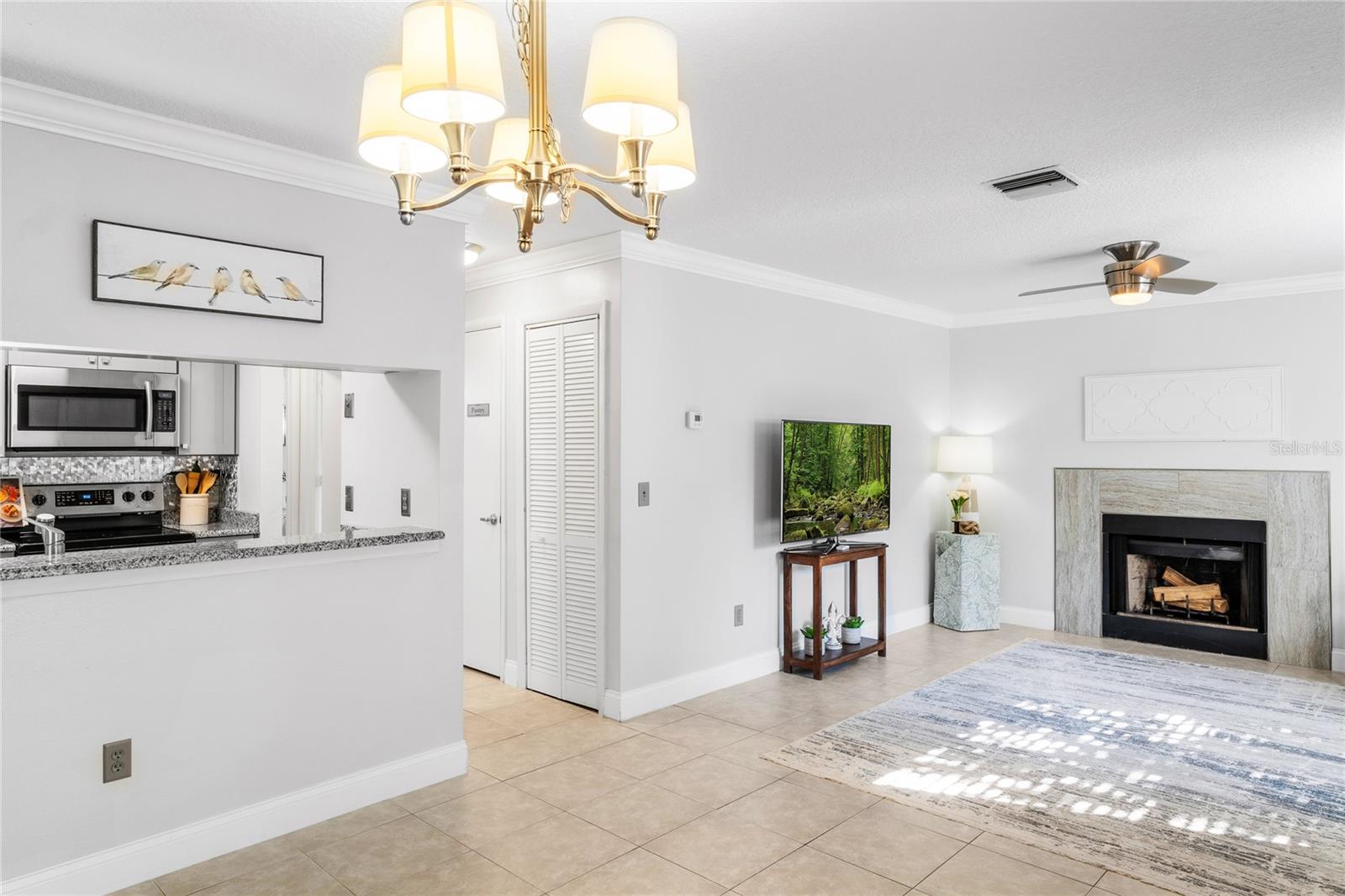 304 NORTHLAKE DR — photo 10