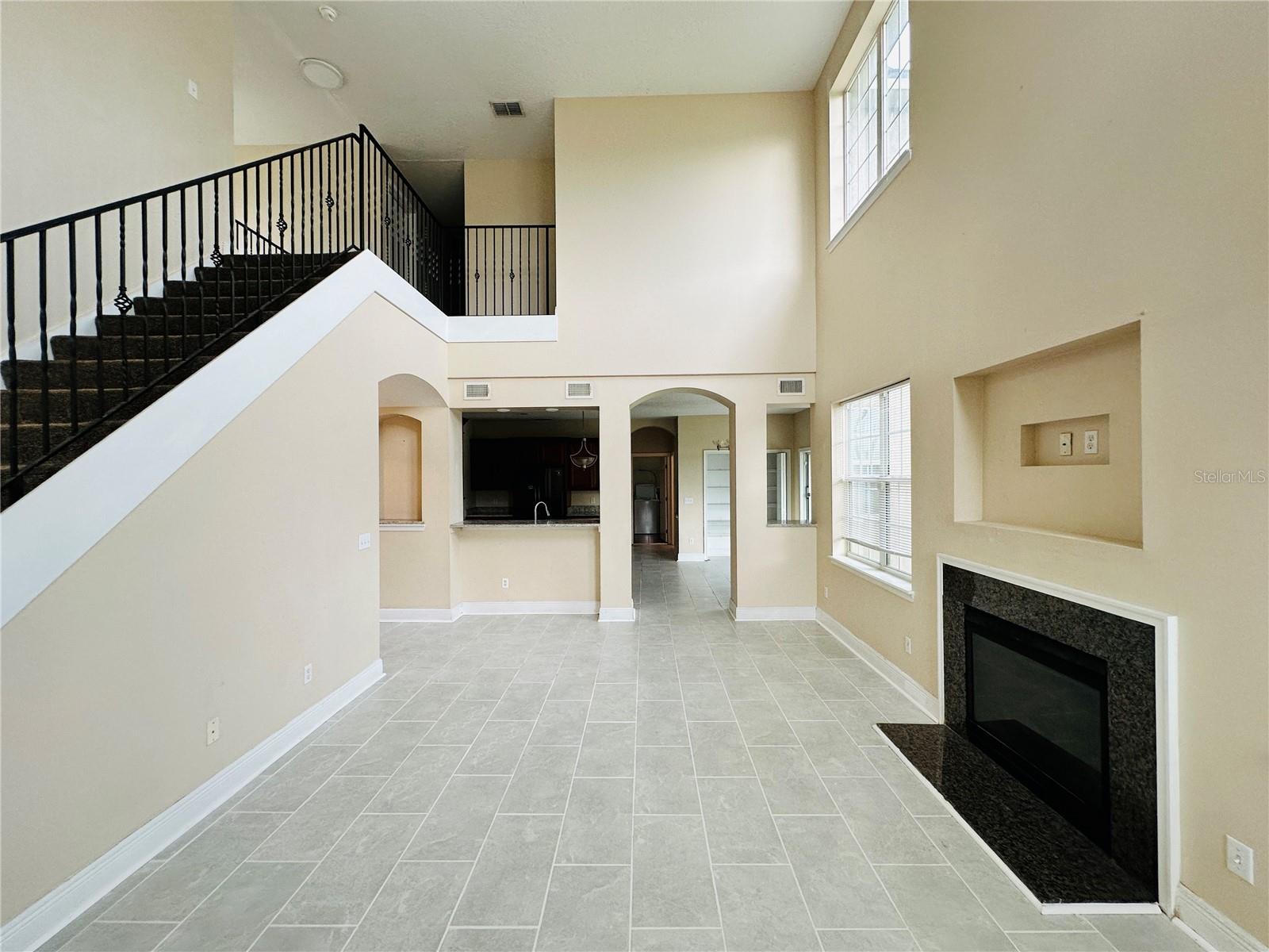 438 PALM DR — photo 9