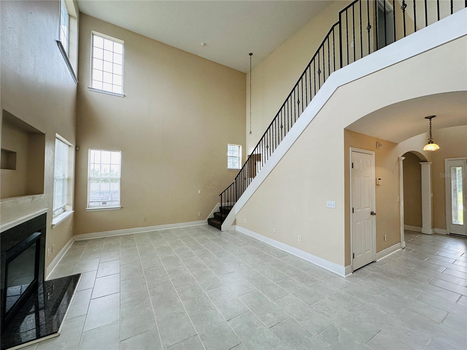 438 PALM DR — photo 10