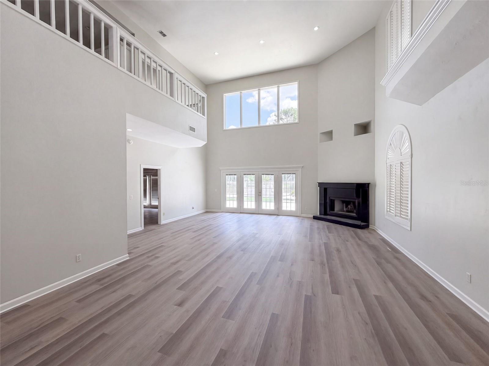 24 BAY POINTE DR — photo 3