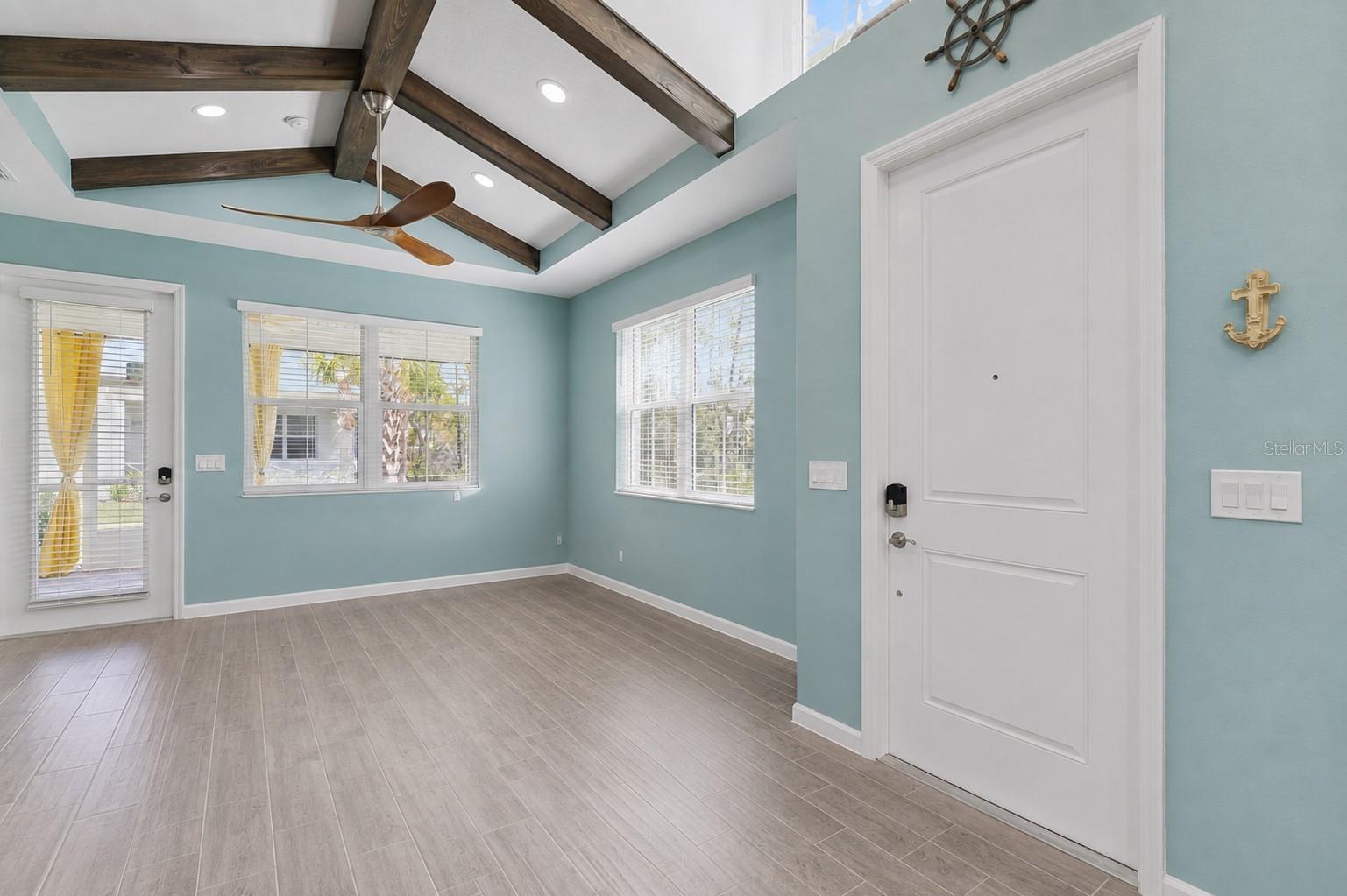 384 GYPSY PALACE LN — photo 12