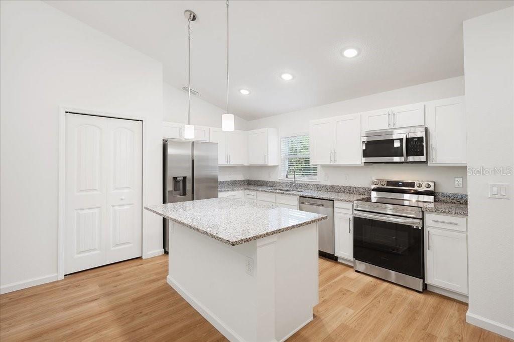 23 WHITTINGTON DR — photo 4