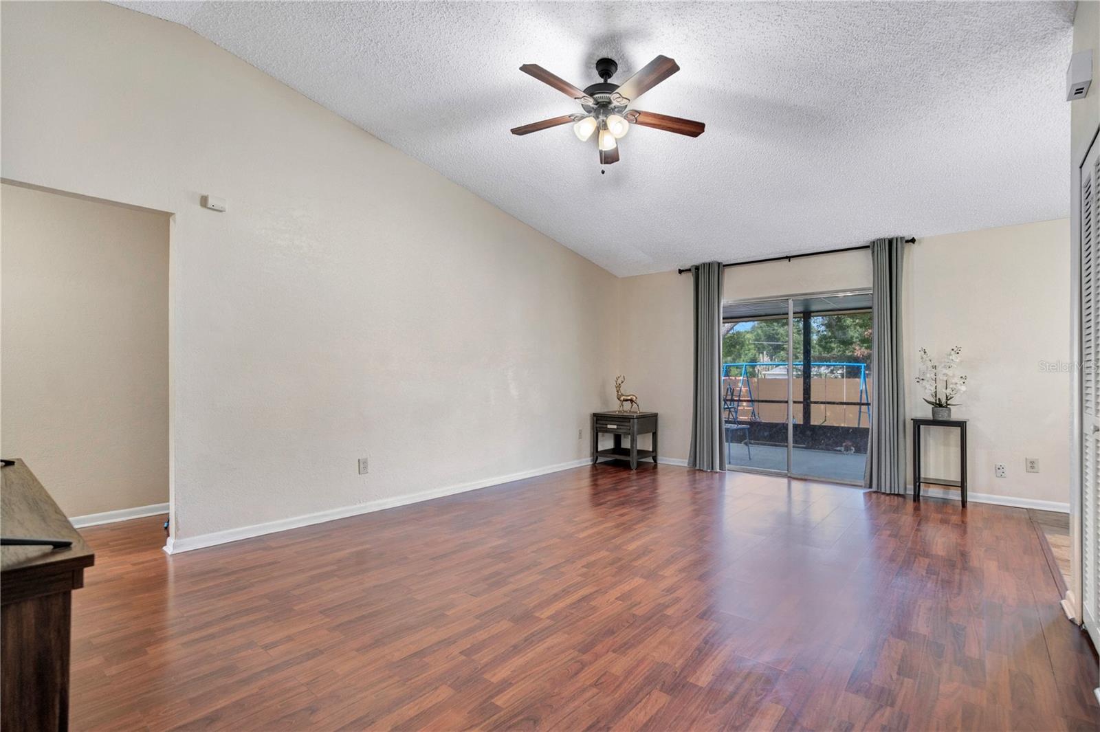 129 REEL CT — photo 6