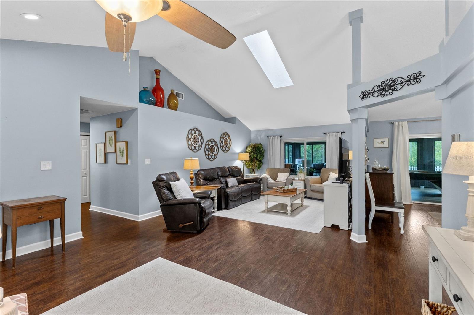 633 PUGH ST — photo 4
