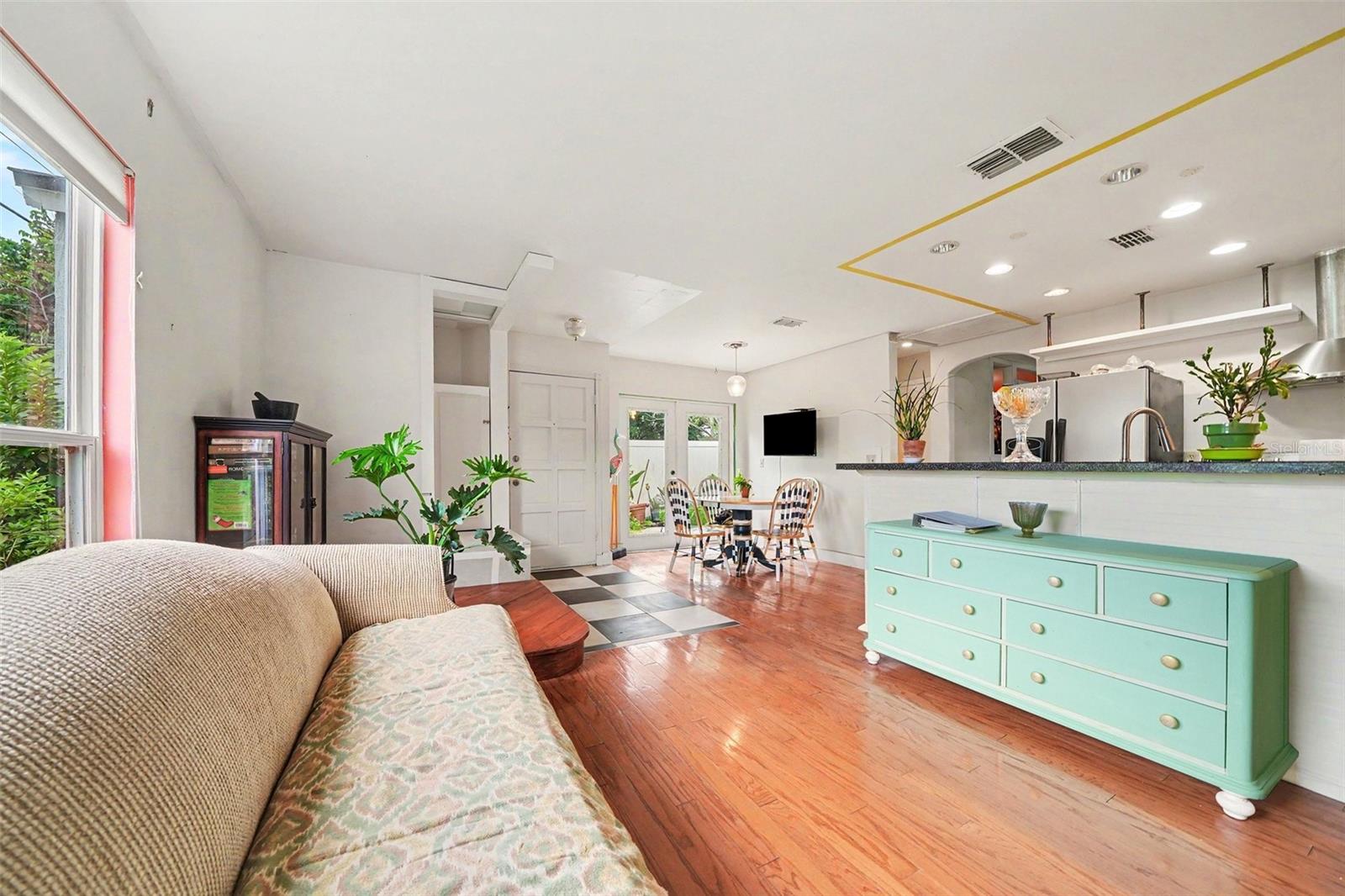 102 DORCHESTER SQ — photo 10