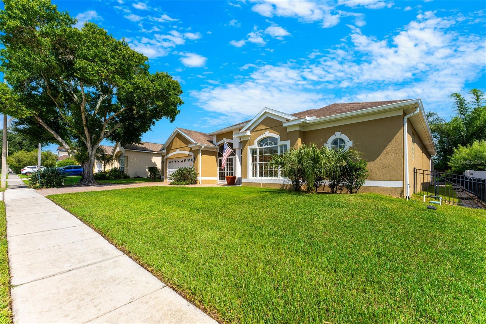 426 PALM CREST LN — photo 3
