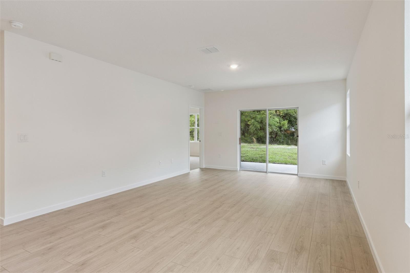 1347 GRAND FLORA LN — photo 5