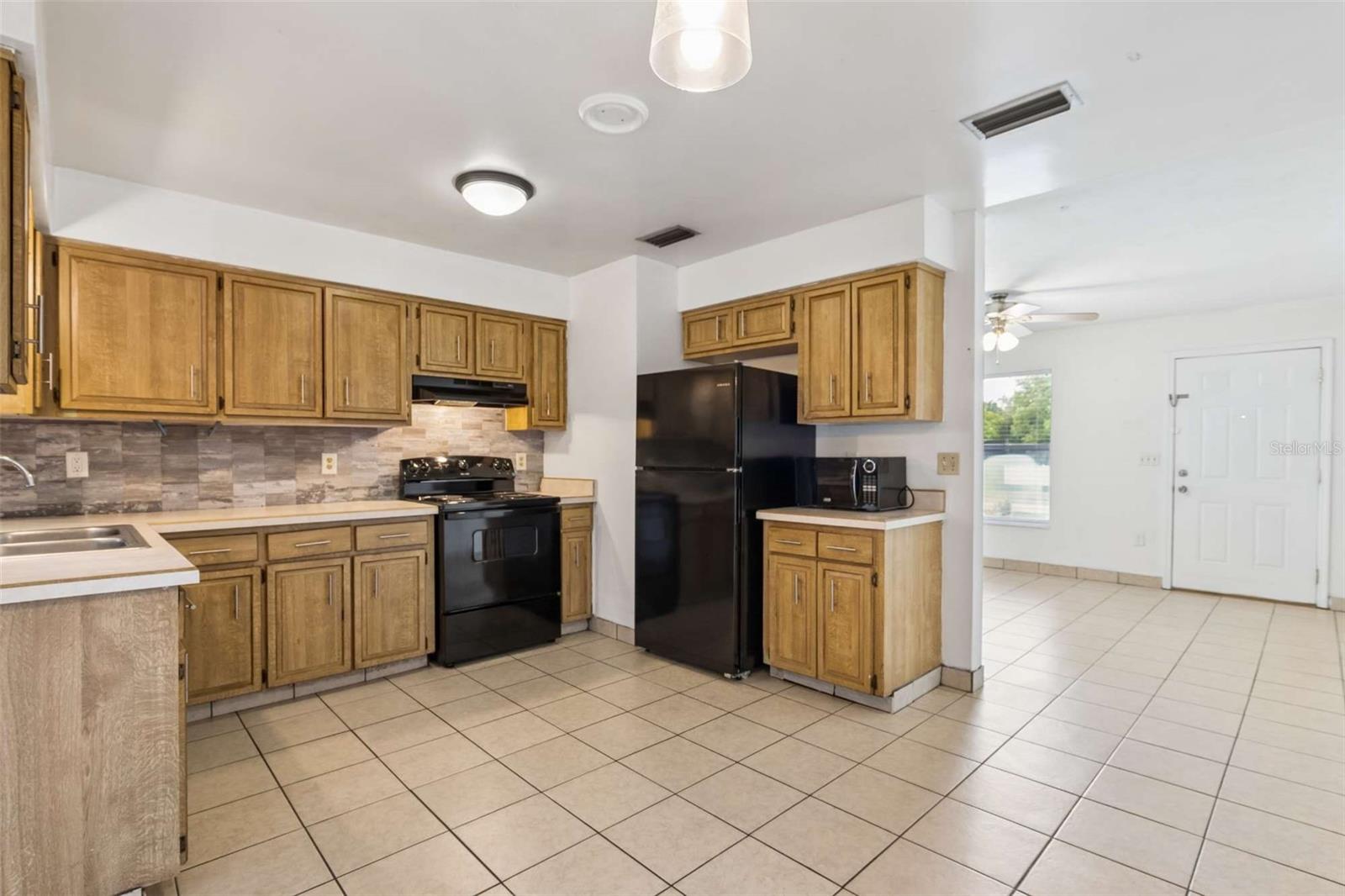 1544 PROVIDENCE BLVD — photo 3