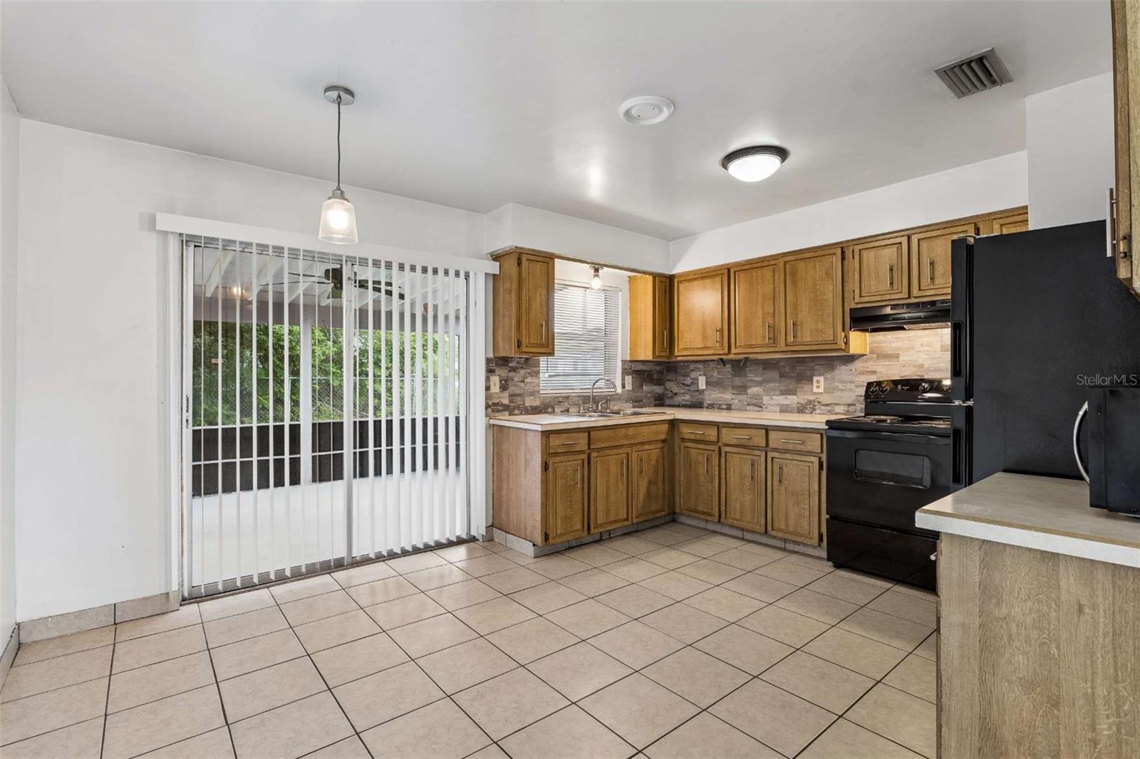 1544 PROVIDENCE BLVD — photo 4