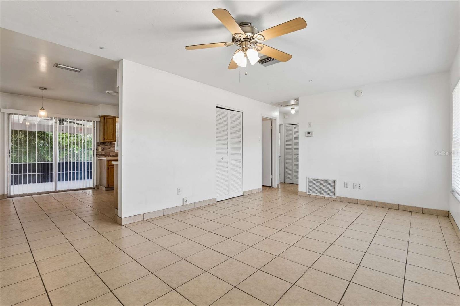1544 PROVIDENCE BLVD — photo 7