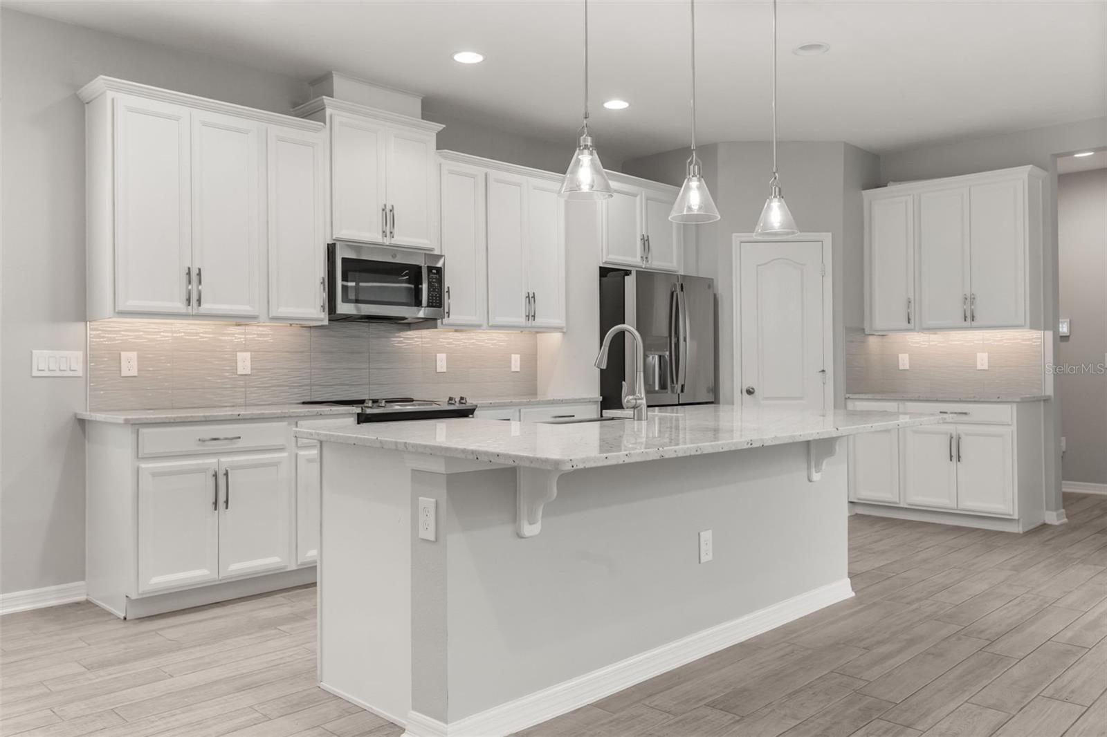 640 BAYERN LN — photo 12