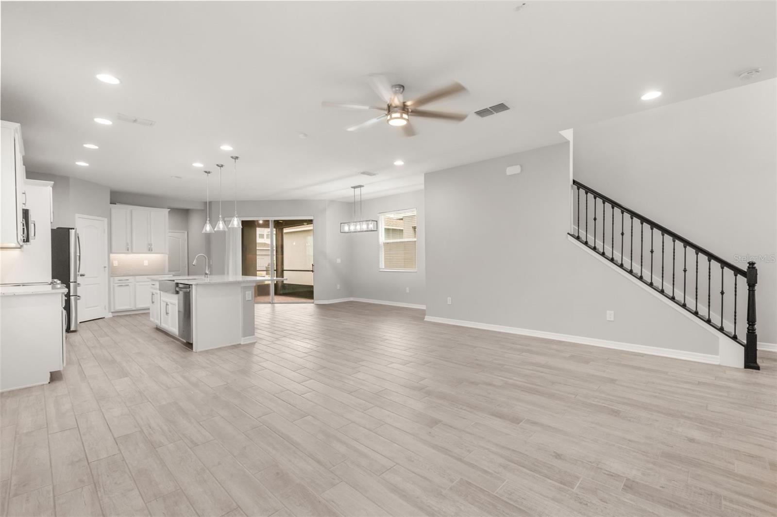 640 BAYERN LN — photo 8