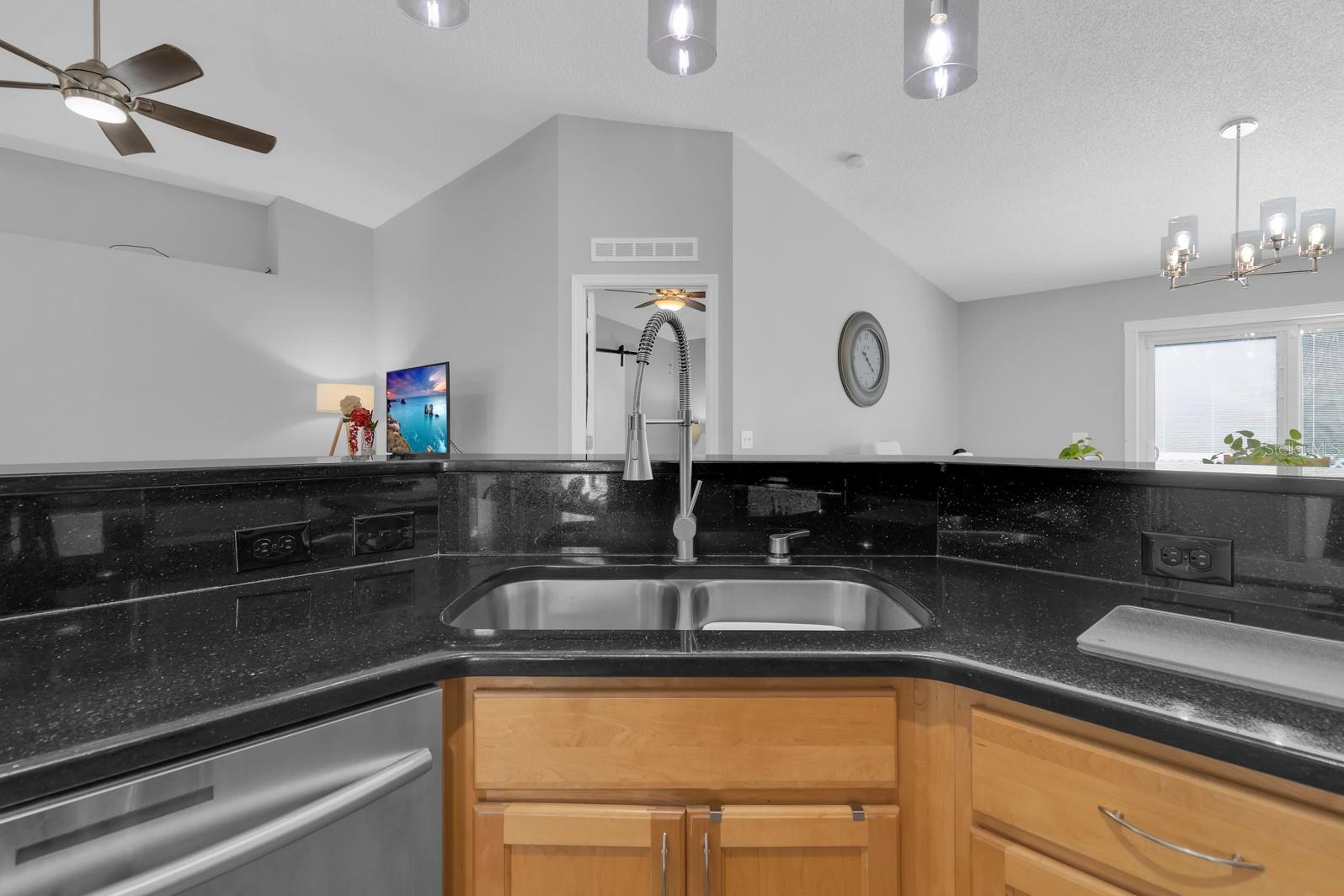 119 CROWN COLONY WAY — photo 11