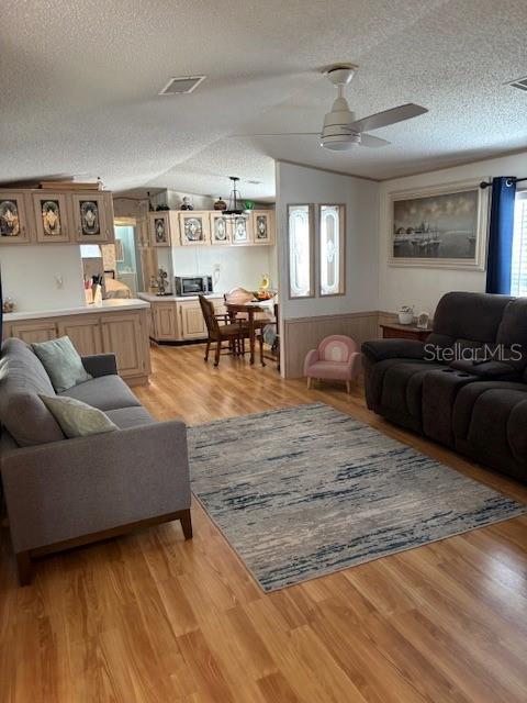 1749 ELIZABETH ST — photo 3