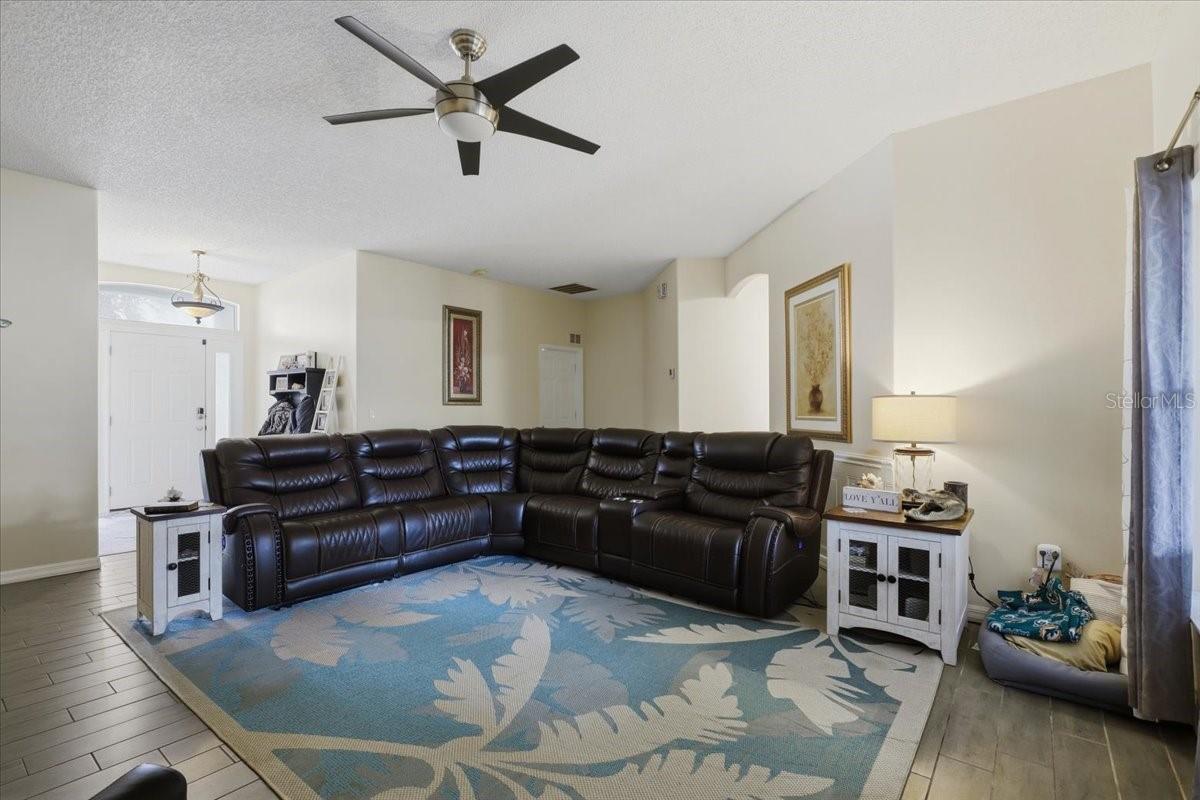 6 BIRDSEYE PL — photo 4
