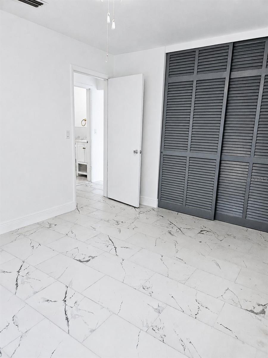 1315 E HANCOCK DR — photo 11