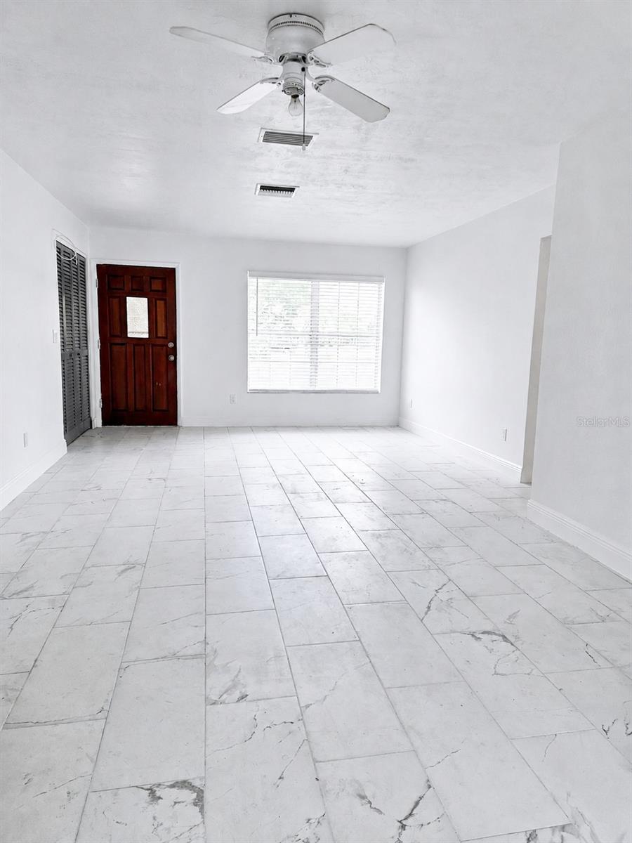 1315 E HANCOCK DR — photo 3