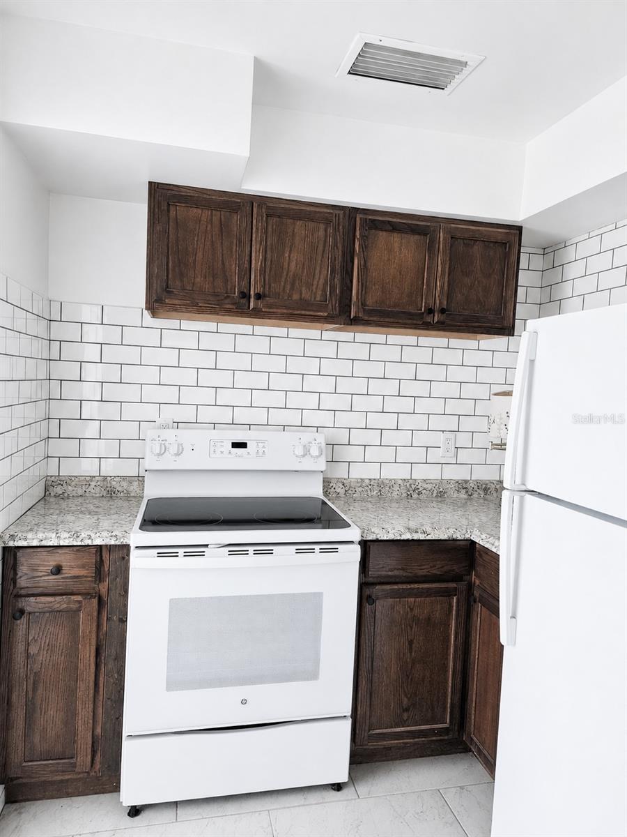 1315 E HANCOCK DR — photo 6