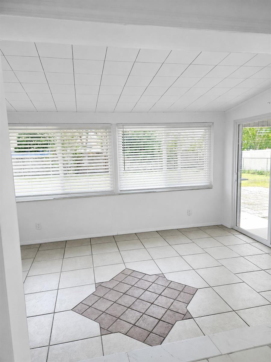 1315 E HANCOCK DR — photo 7