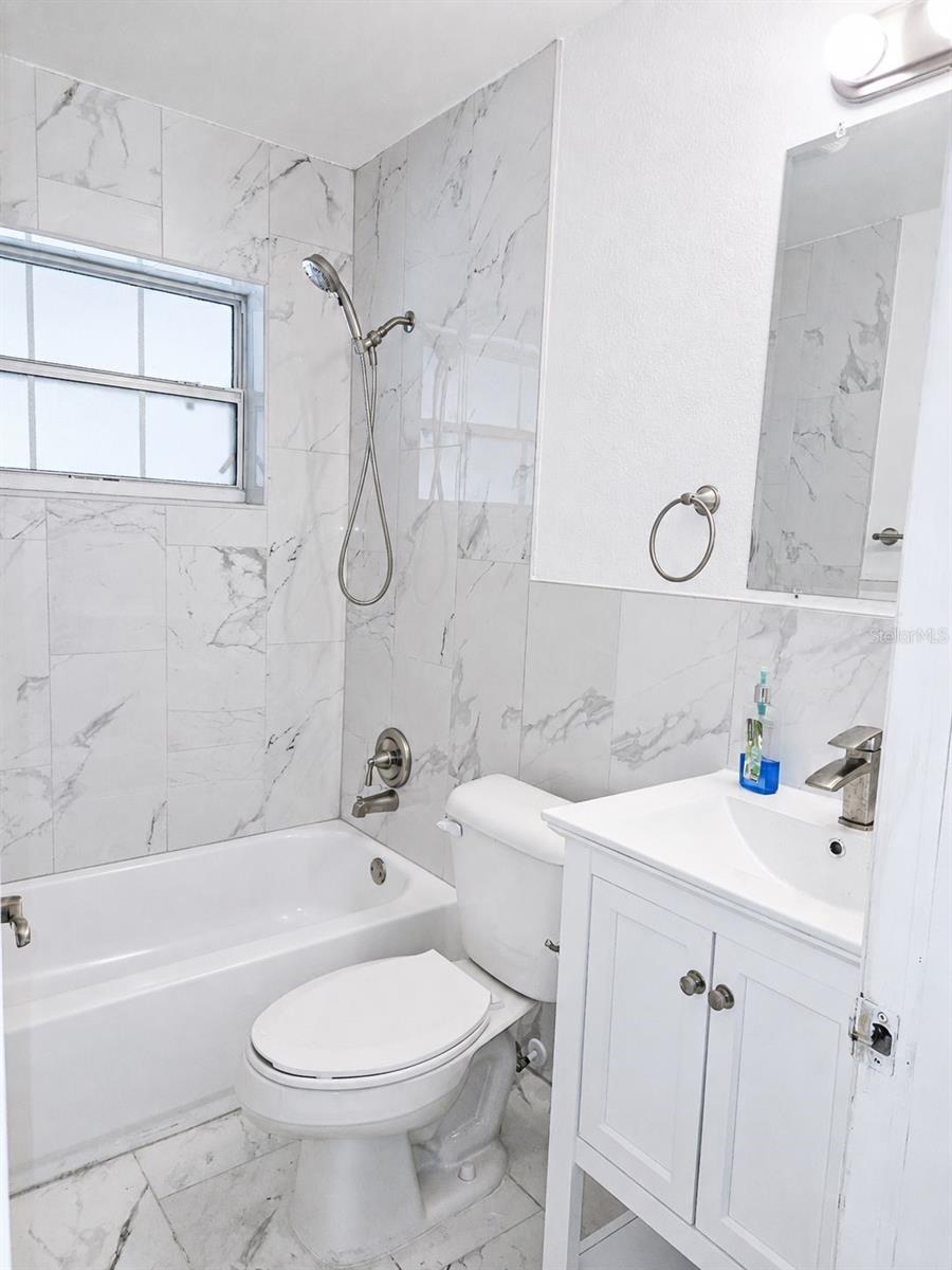 1315 E HANCOCK DR — photo 8