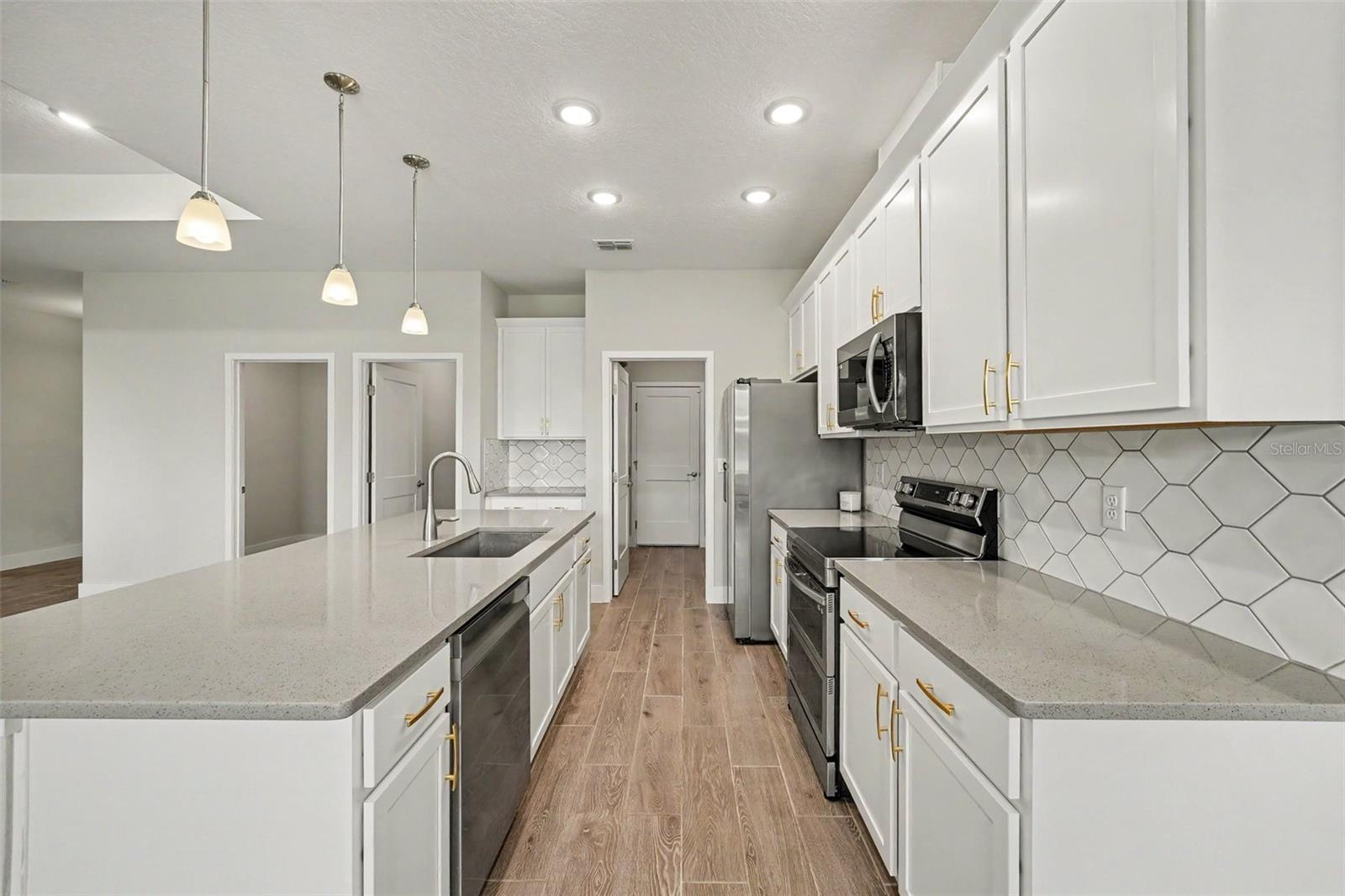 3087 SILVERMINES AVE — photo 11