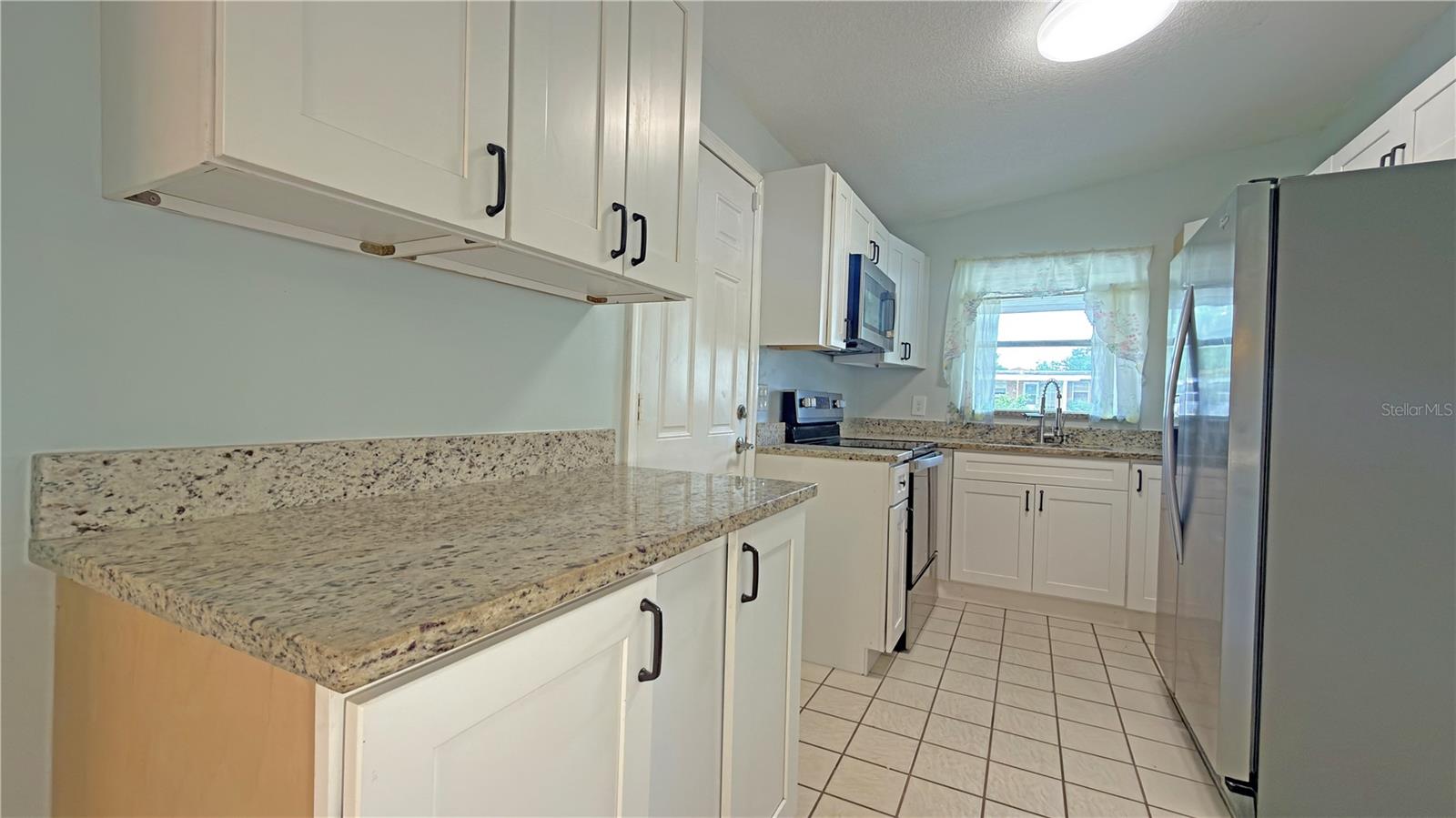 1311 HILLCREST DR — photo 12