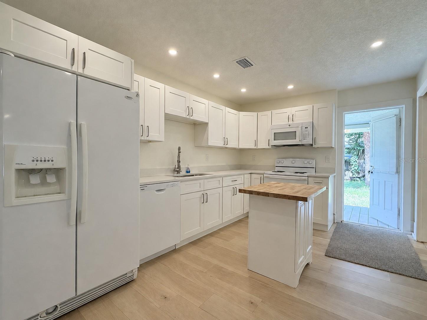 140 KINGSTON AVE — photo 7