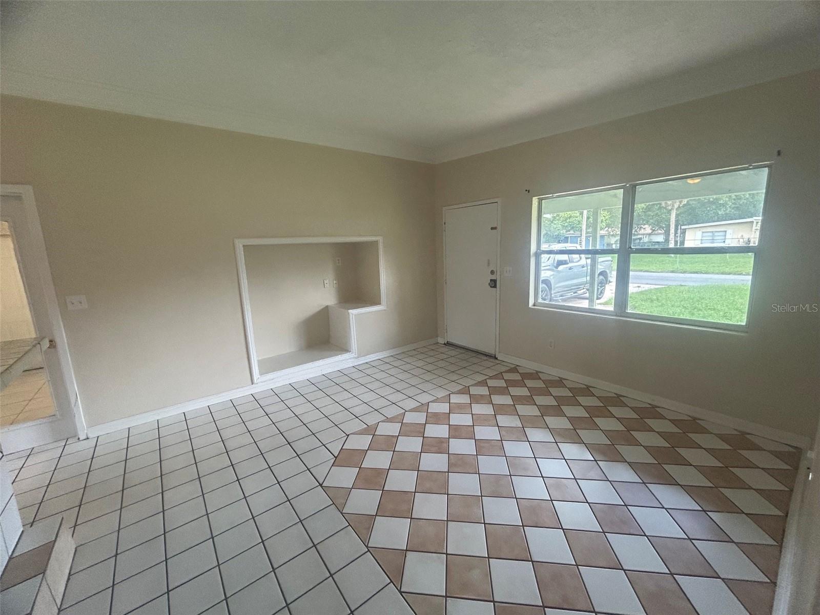 127 COUNTRY CLUB DR — photo 3