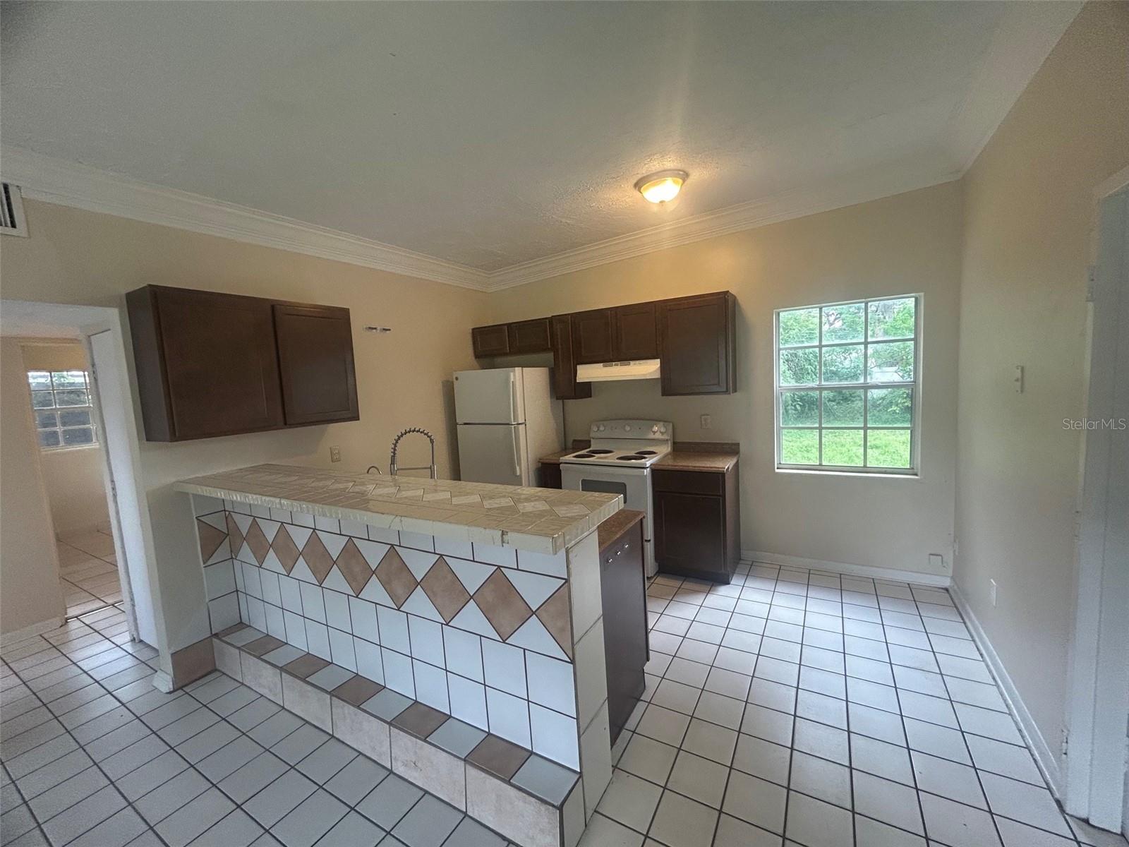 127 COUNTRY CLUB DR — photo 6