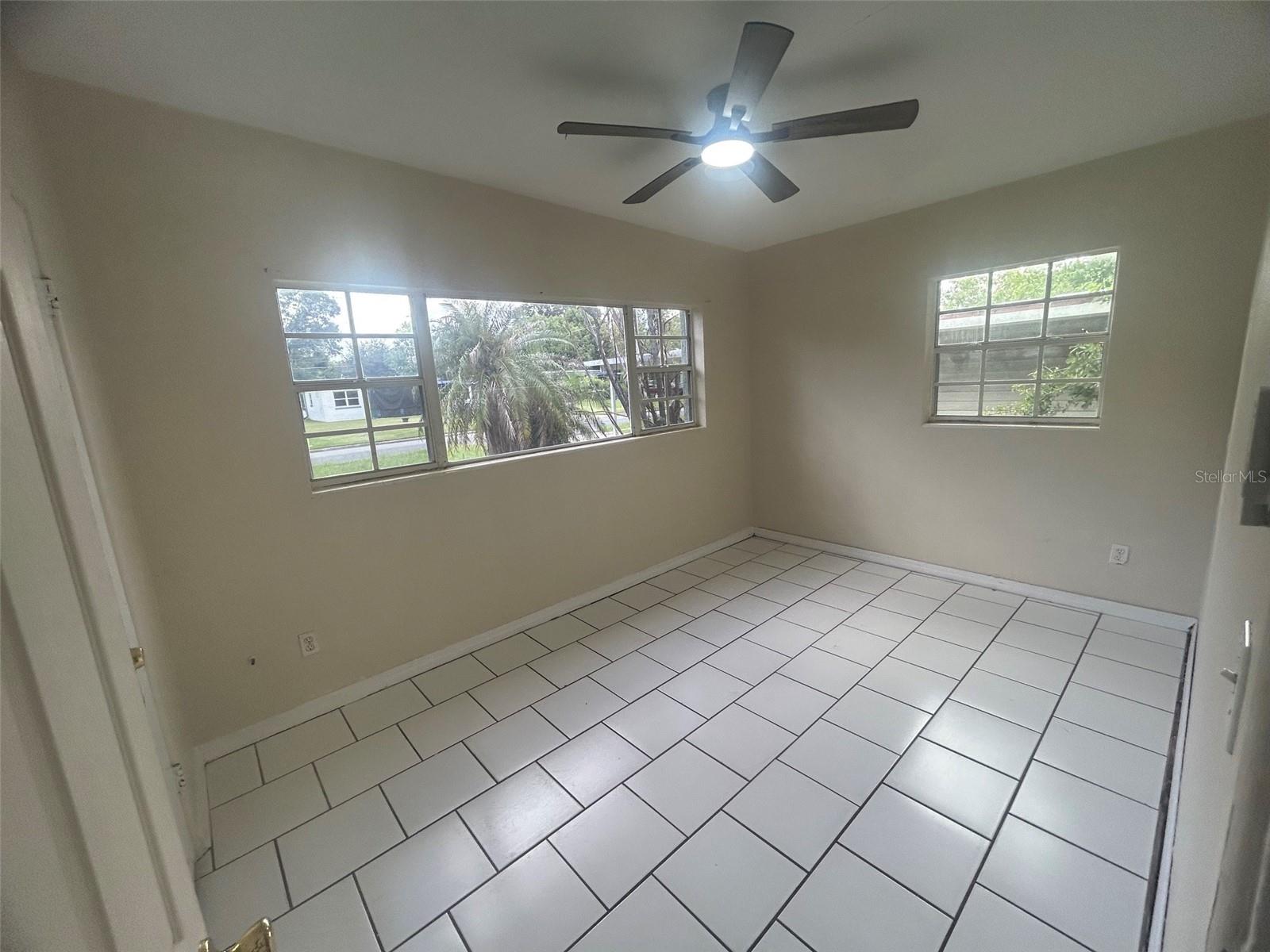 127 COUNTRY CLUB DR — photo 8