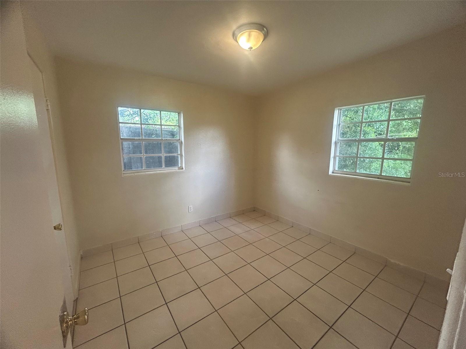 127 COUNTRY CLUB DR — photo 10