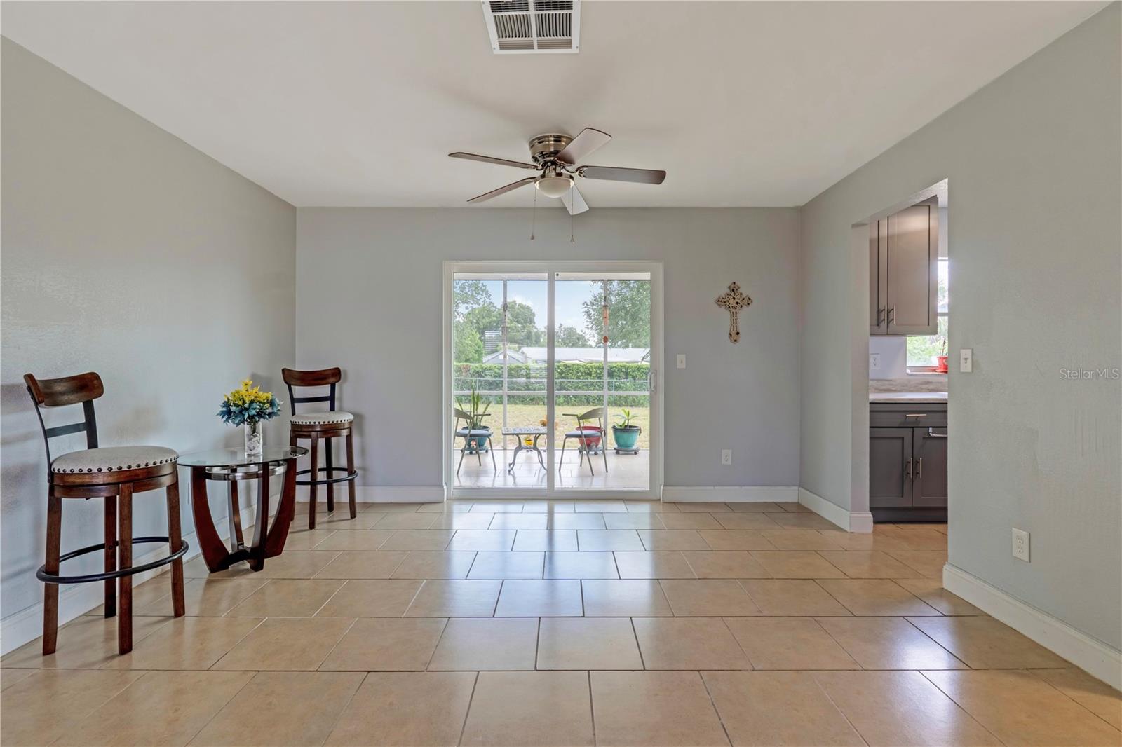 2633 BEAL ST — photo 4