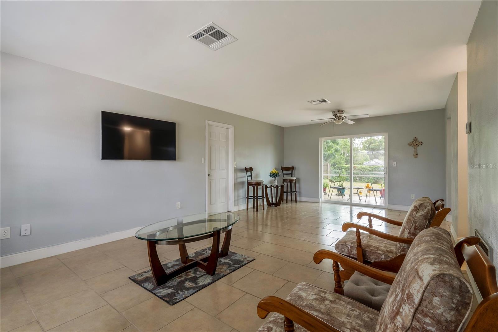 2633 BEAL ST — photo 7